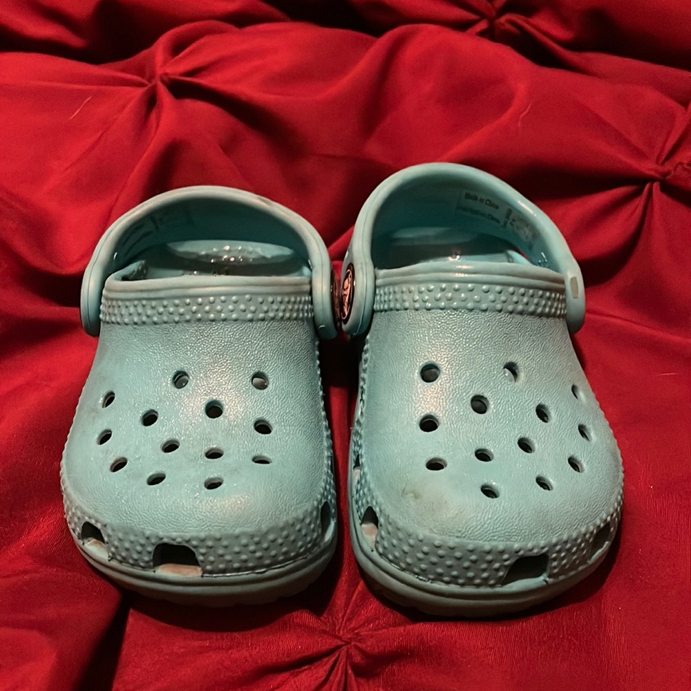 Toddler crocs used but good condition!